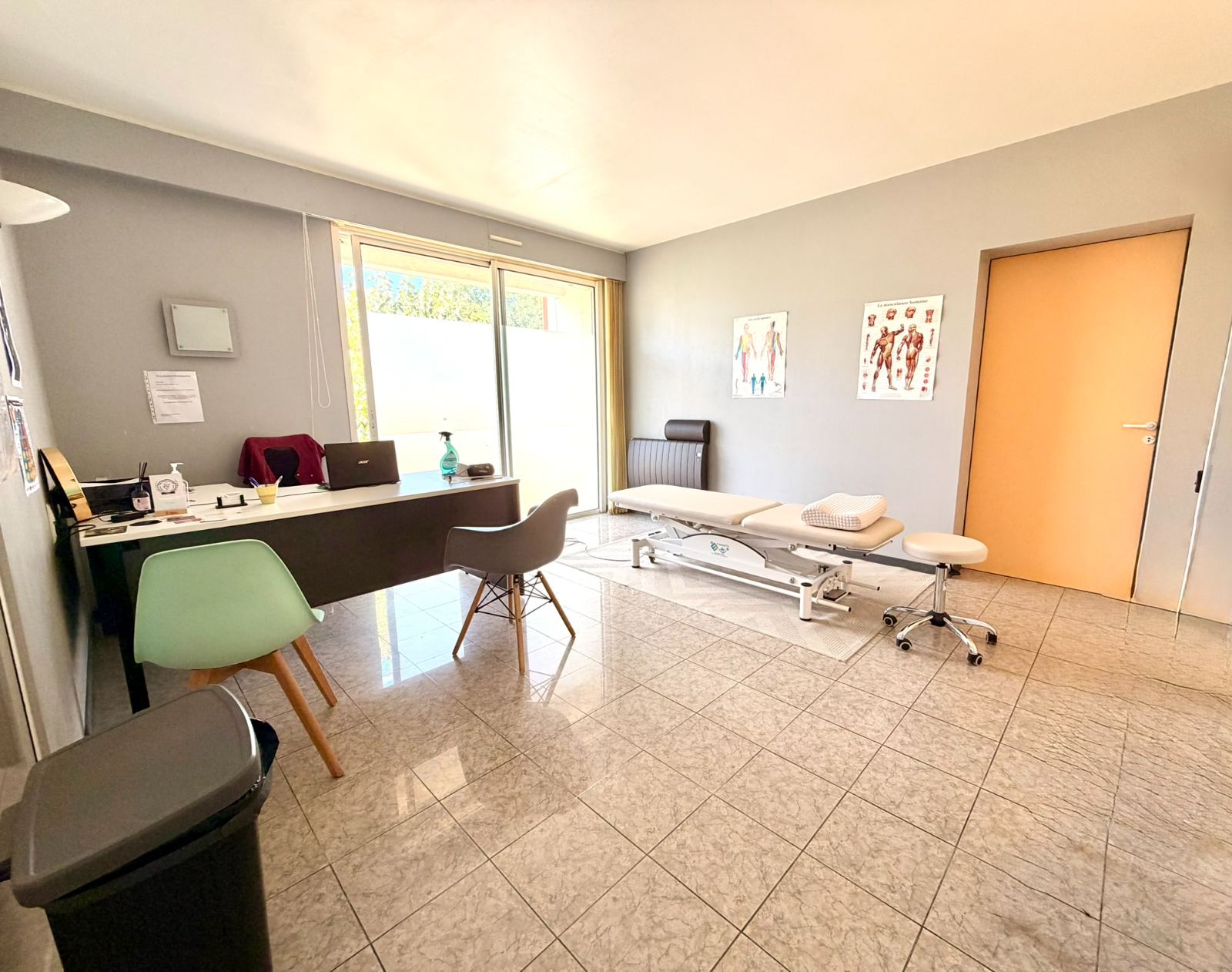 Salle de consultation du cabinet de Saint-Maurice-la-Clouère